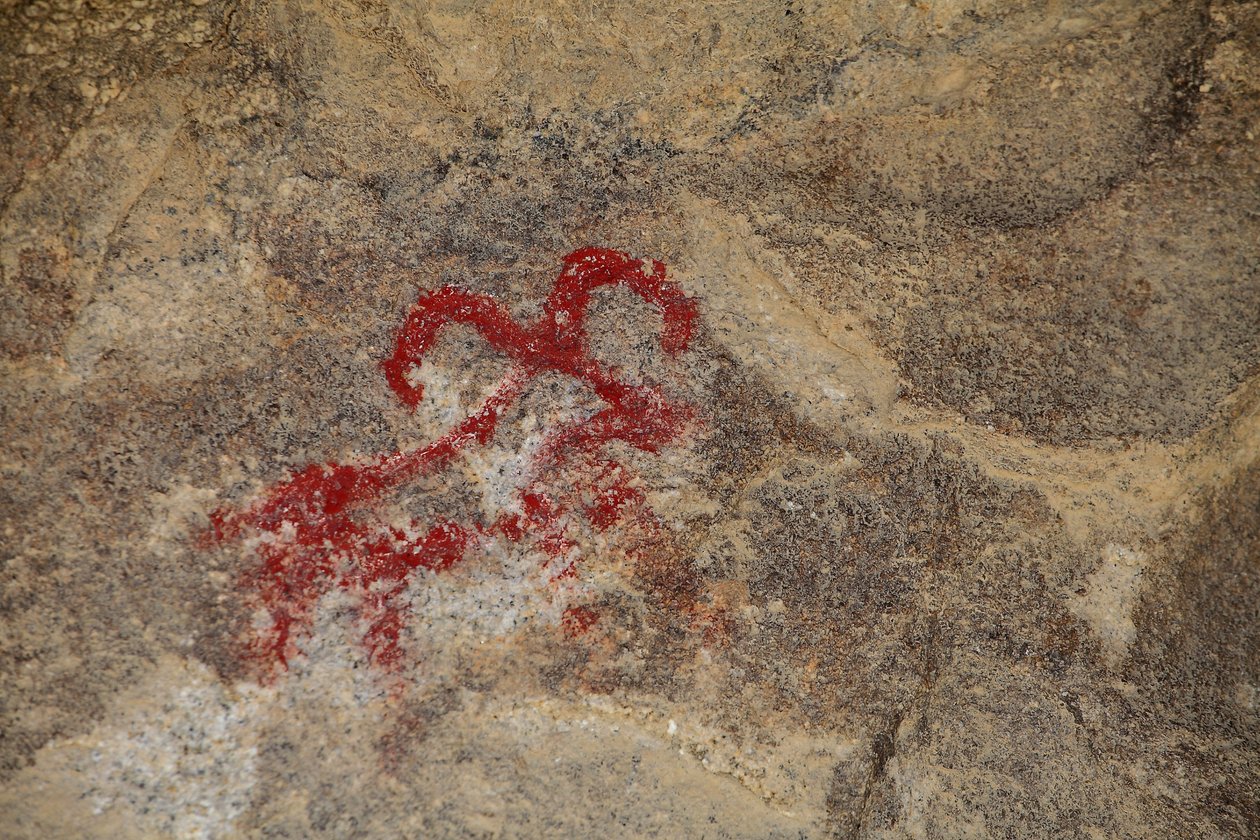 Indische Petroglyphen Nordamerikas. Gemälde in den 50er Jahren für die Dreharbeiten eines Westerns hinzugefügt. Joshua Tree Nationalpark, Kalifornien, USA. Nordamerikanische Indianerkultur von Unknown