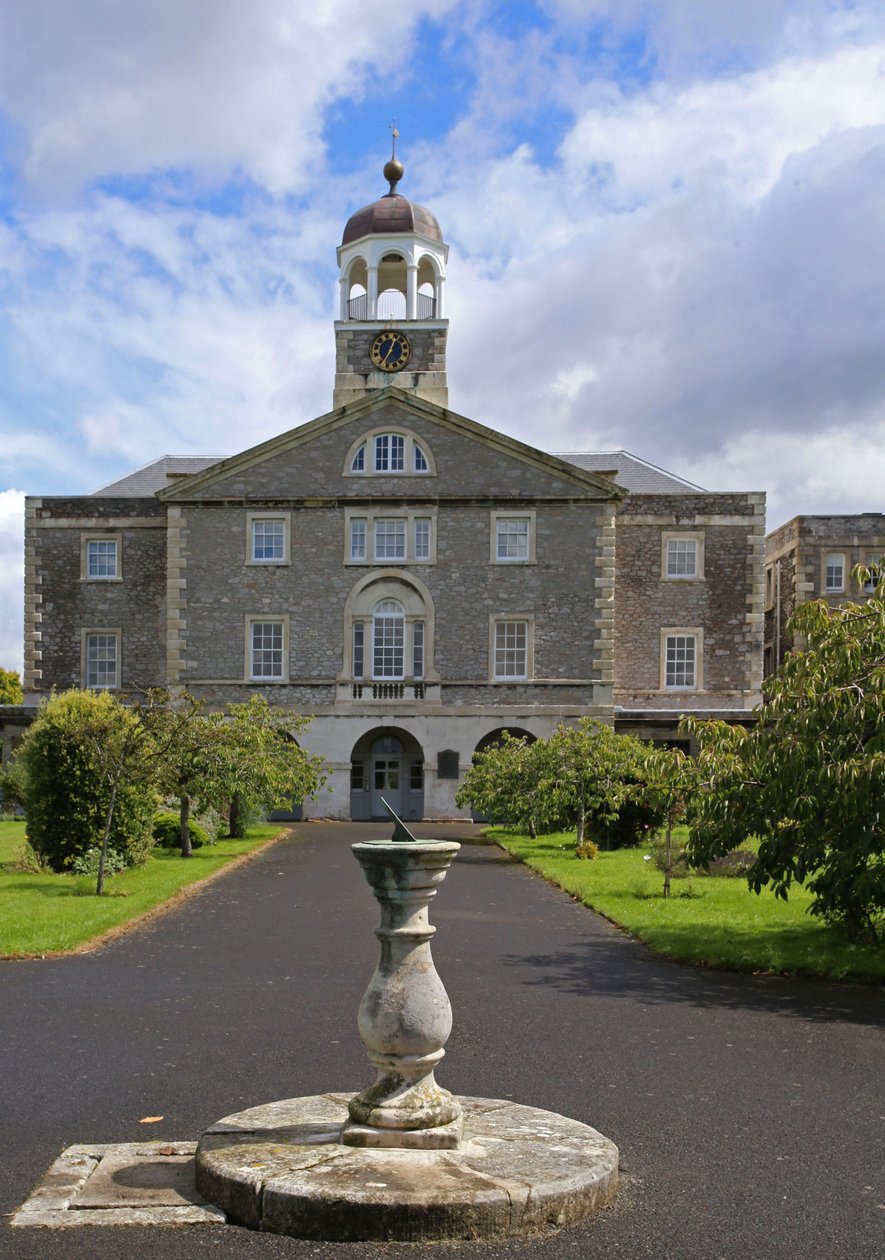 Blick auf den Trafalgar-Block mit Sonnenuhr, des ehemaligen Royal Naval Hospital, Plymouth von Unbekannt Unbekannt