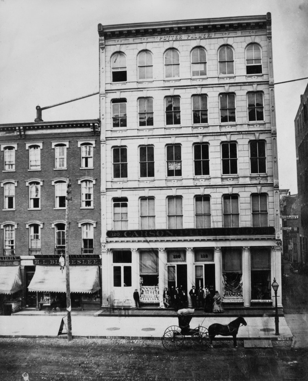 Carson Pirie Scott Building bei 120-118 State Street, Chicago, ca. 1869 von American Photographer