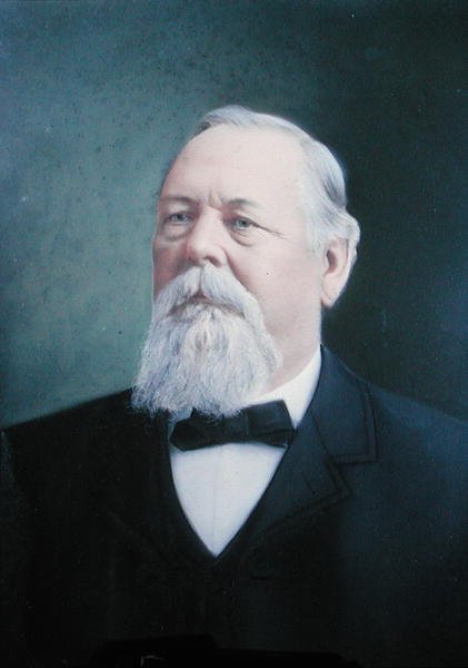 Kapitän William Swain von American School