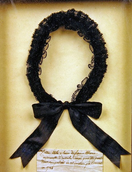 Collier, das Marie-Antoinette für ein Porträt von François Dumont 1784 trug von French School