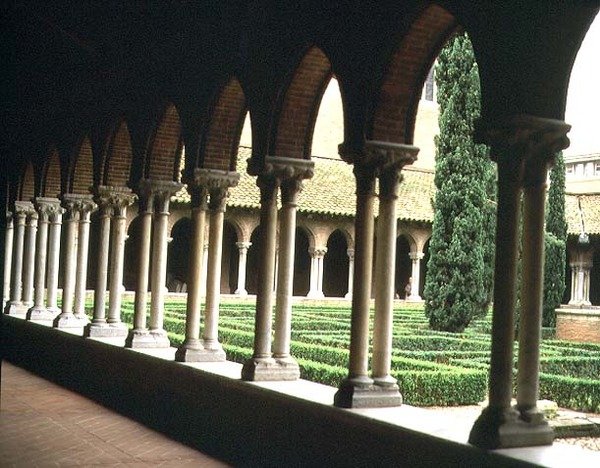 Der Kreuzganggarten, gesehen von einer der Galerien von French School