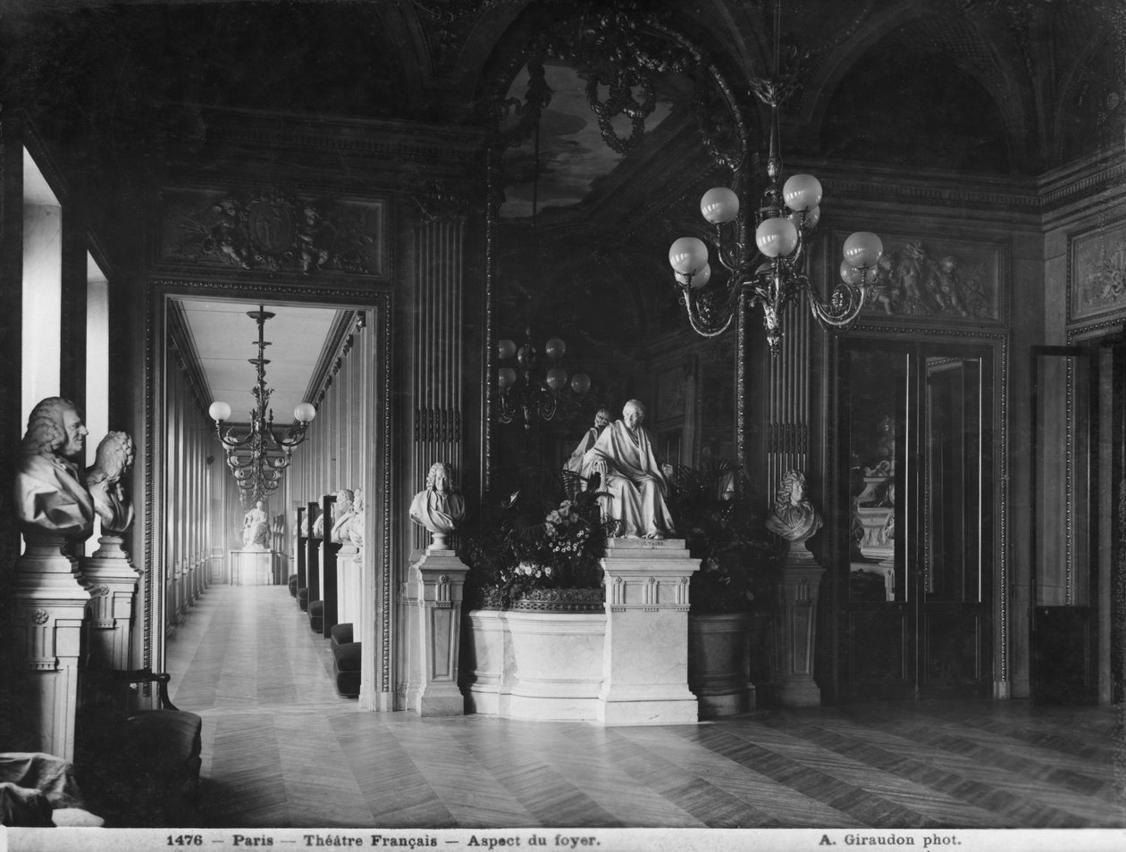 Comédie-Française, Blick auf das Foyer, vor 1902 von Adolphe Giraudon