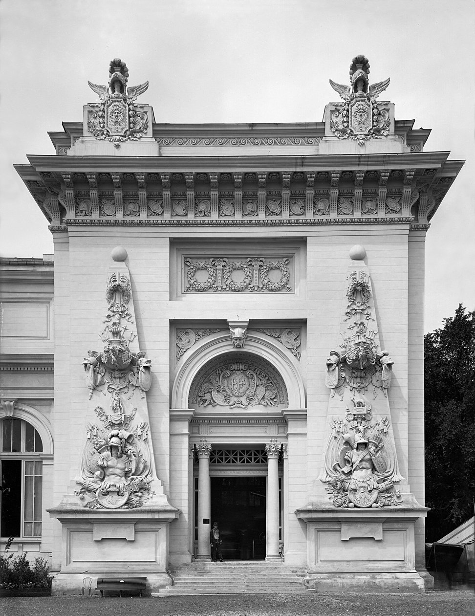 Tor der Militärausstellung auf der Weltausstellung, Paris, 1889 von Adolphe Giraudon