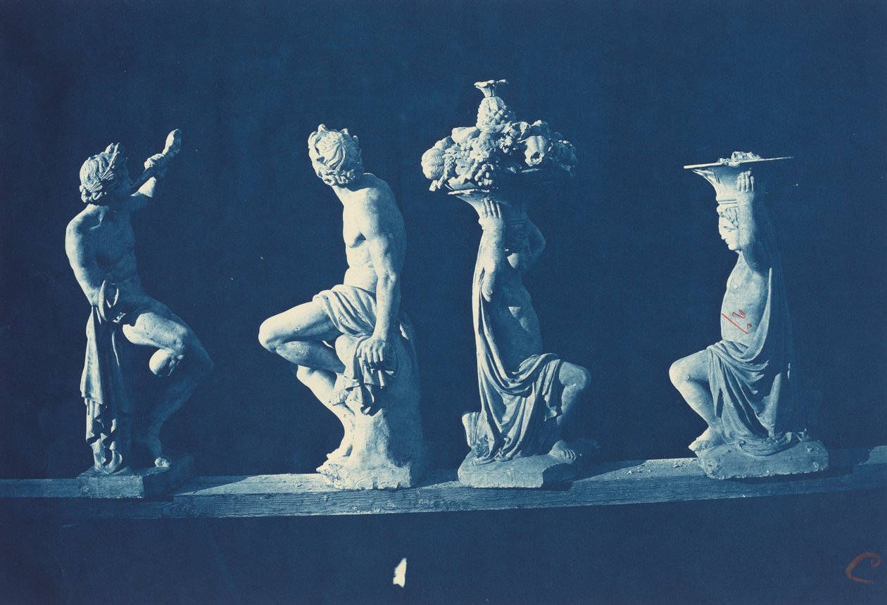 Vier Statuen von Adolphe Terris