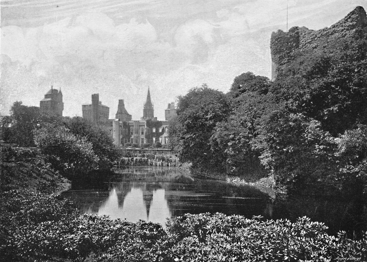 Cardiff Castle: Ostfront und Bergfried, um 1896 von Alfred Freke