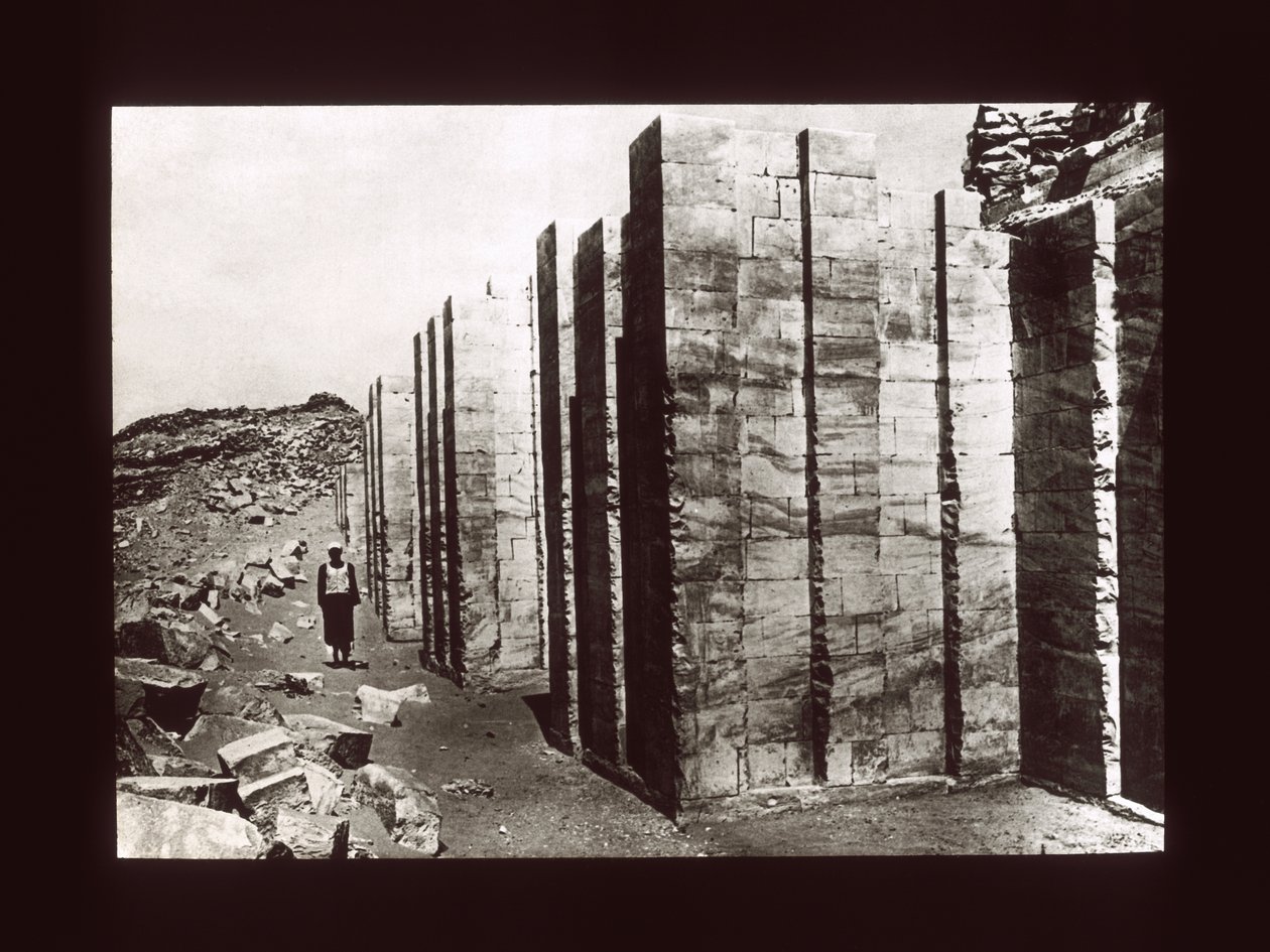 Kalksteineinfassung der Stufenpyramide, Sakkara, 3. Dynastie von American Photographer