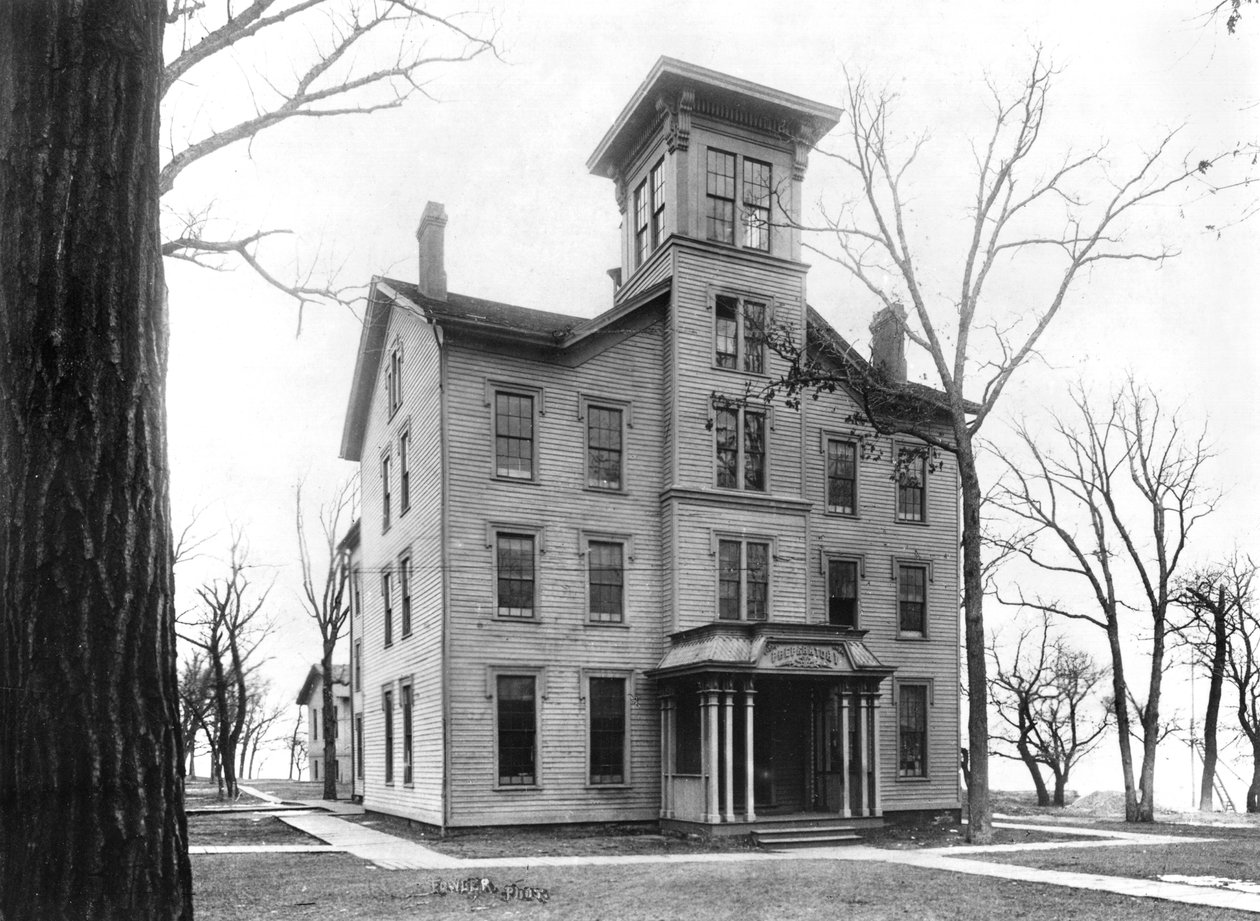 Old College, Evanston, erbaut 1855 von American Photographer