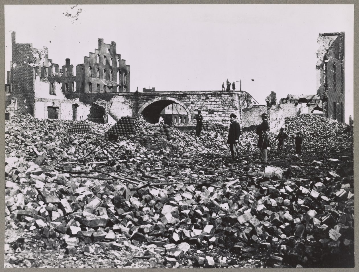 Die Ruinen von Richmond, Virginia, 1865 von Andrew Joseph Russell