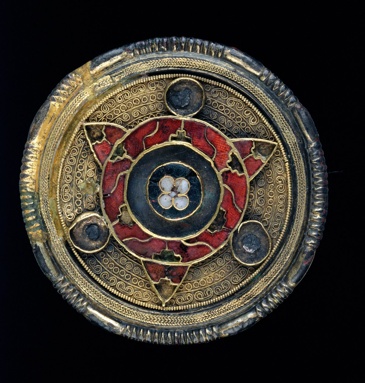 Juwelenbesetzte Scheibenbrosche, 6. Jahrhundert (Gold, Silber und Cloisonné-Email) von Anglo Saxon