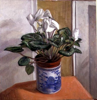 Weiße Alpenveilchen in einer blauen Vase von Anonymous