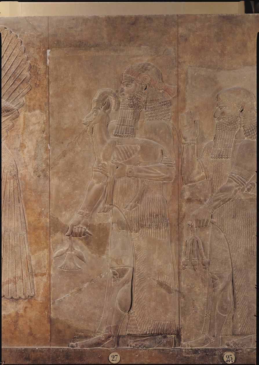 Relief, das Sargon II (721-705 v. Chr.) oder einen Priester zeigt, der eine Opfergazelle trägt, aus dem Palast von Sargon II in Khorsabad, Irak von Assyrian