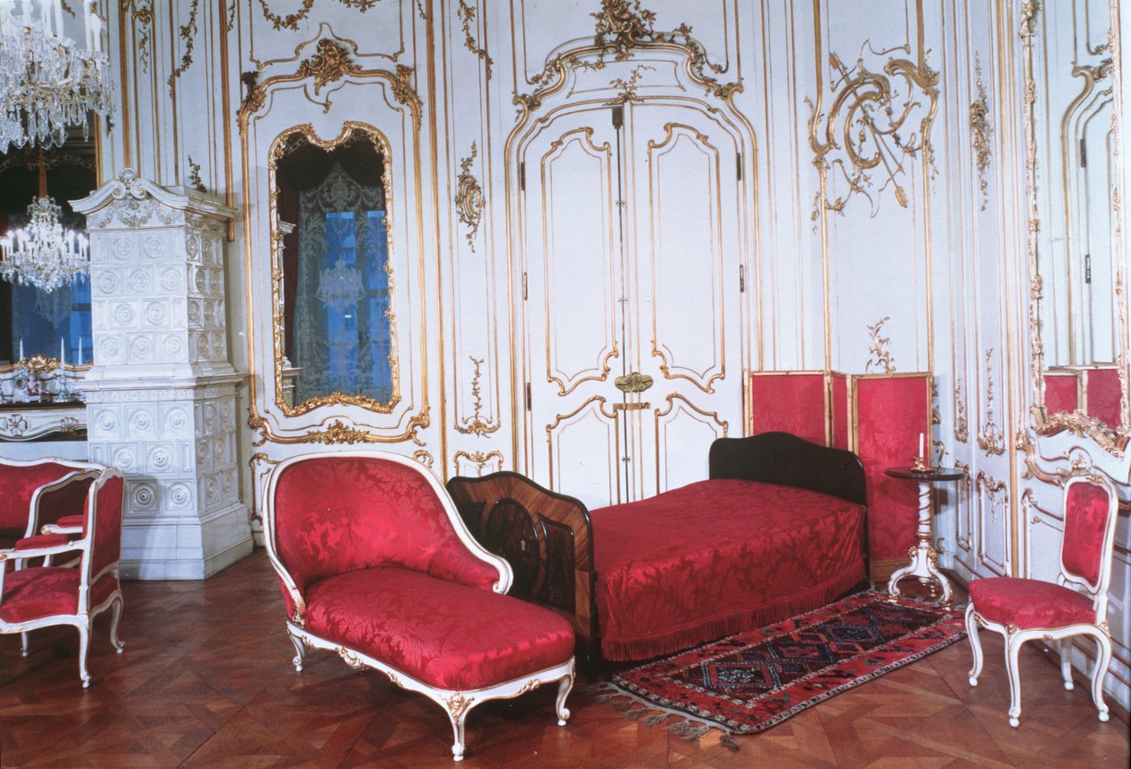 Das Schlafzimmer von Elisabeth von Bayern, Kaiserin von Österreich (1837-98), Ehefrau von Kaiser Franz Joseph von Österreich (1830-1916) von Austrian Photographer