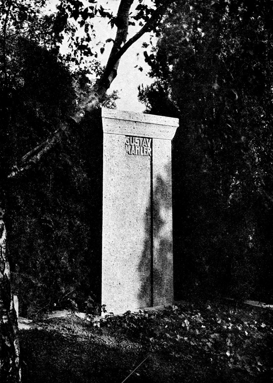 Ansicht von Gustav Mahlers Grabstein von Austrian Photographer