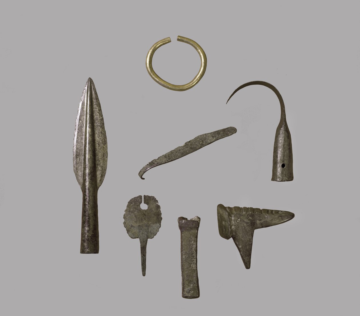 Ein Hort von Ornamenten und Werkzeugen, aus Fresn-la-Mere, Frankreich, Bronzezeit von Bronze Age