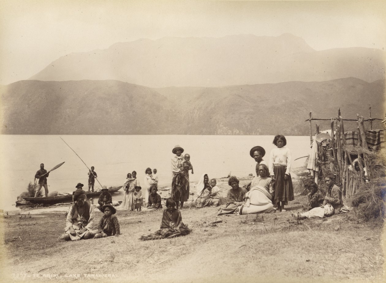 Te Ariki - Lake Tarawera, ca. 1885 von Burton Brothers Studio
