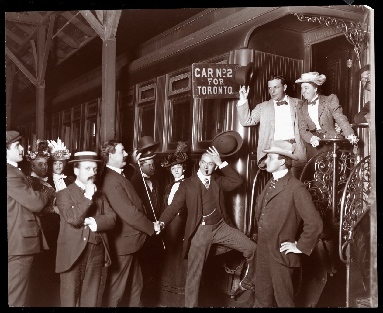 Alice Nielsen an Bord eines Sonderzuges nach Toronto, Kanada, 1898 von Byron Company