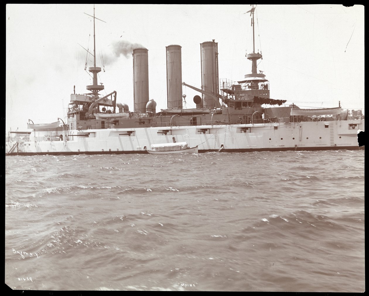 Seitenansicht der U.S.S. Maine, 1906 von Byron Company