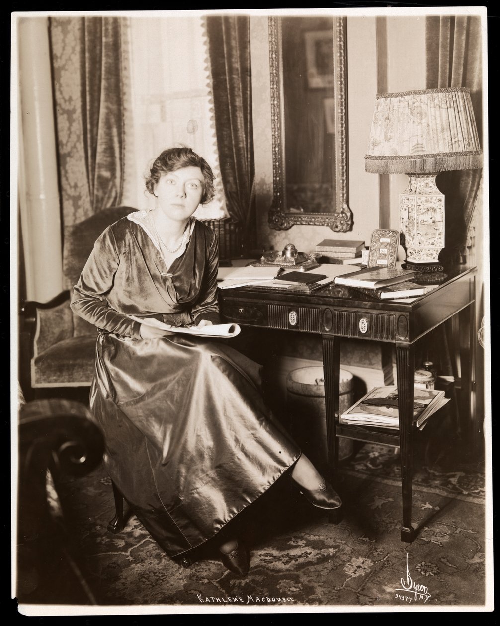 Kahleen MacDonell, ca. 1914 von Byron Company