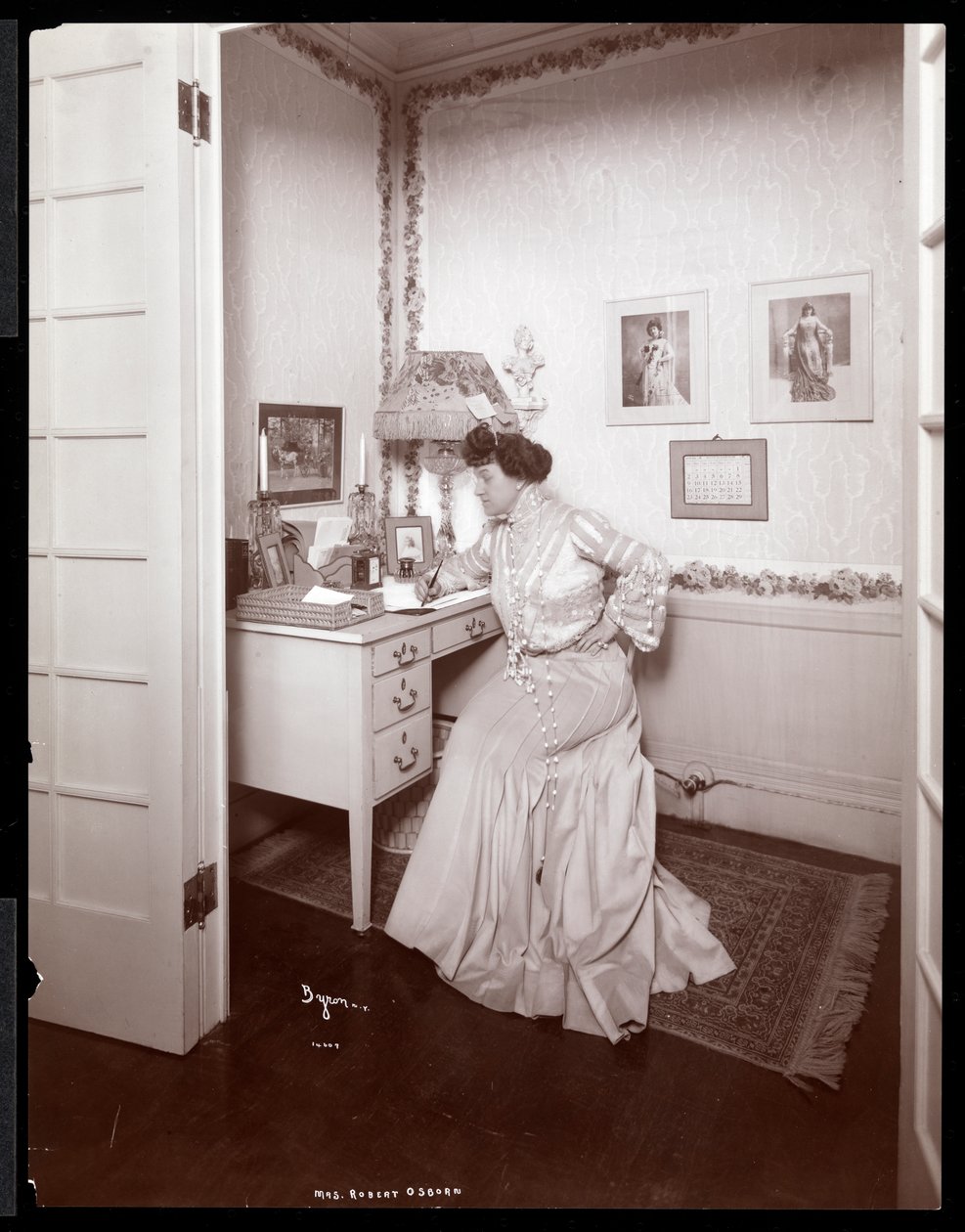 Mrs. Robert Osborn, 1902 von Byron Company