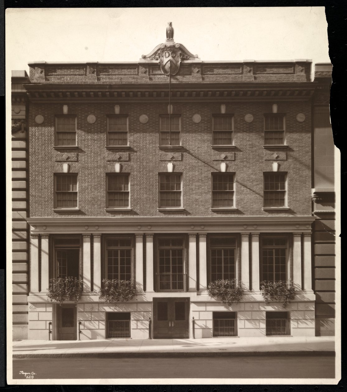 Der Phi Gamma Delta Club, 44 West 44th Street, New York, 1919 von Byron Company