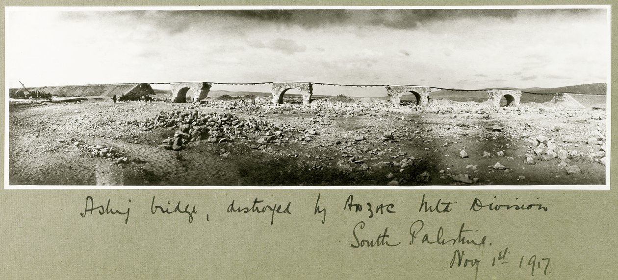 Asluj-Brücke, zerstört von der ANZAC berittenen Division, 1. November 1917 von Capt. Arthur Rhodes