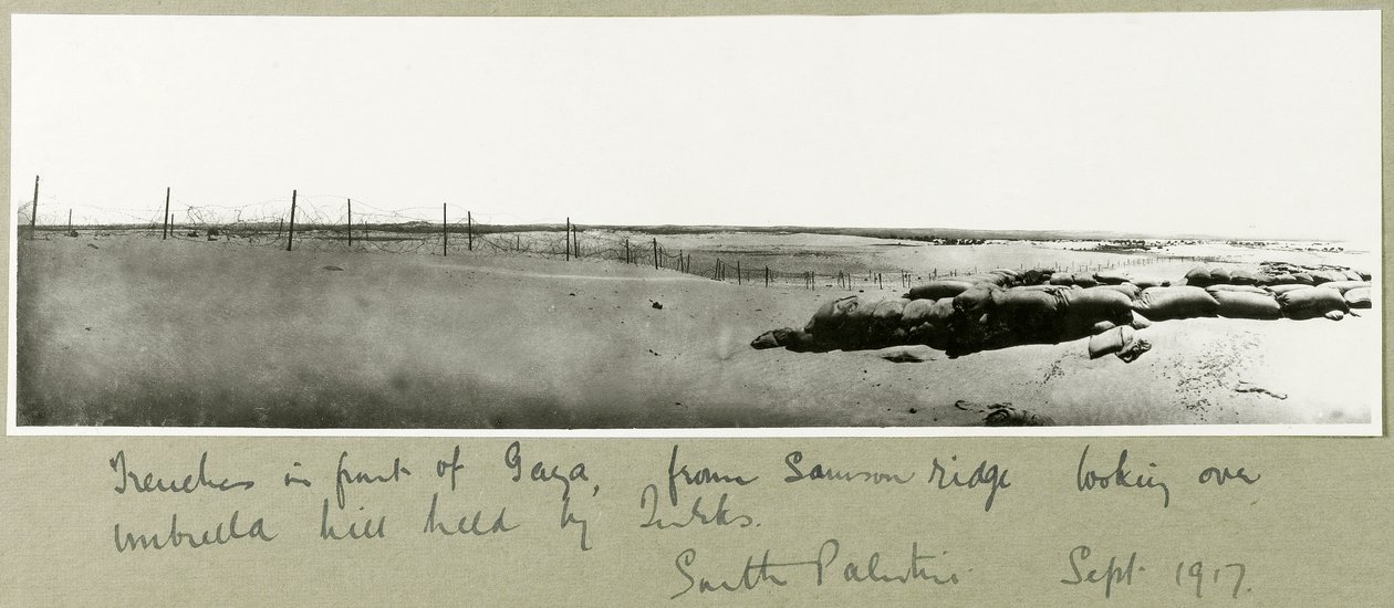 Schützengräben vor Gaza, von Samson Ridge über Umbrella Hill blickend, September 1917 von Capt. Arthur Rhodes