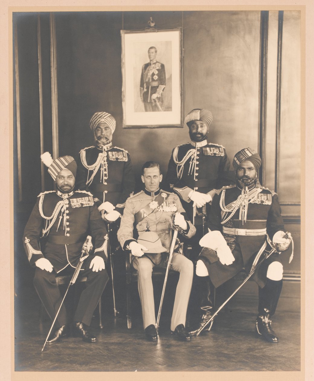 Indische Ordonnanzoffiziere des Königs, 1936 von Carl Vandyk