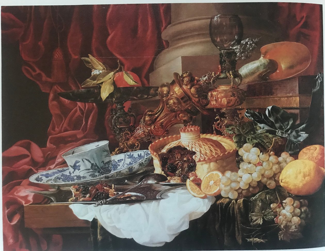 Prächtiges Stillleben mit Pastete, Obst und Silberwaren von Carstian Luyckx