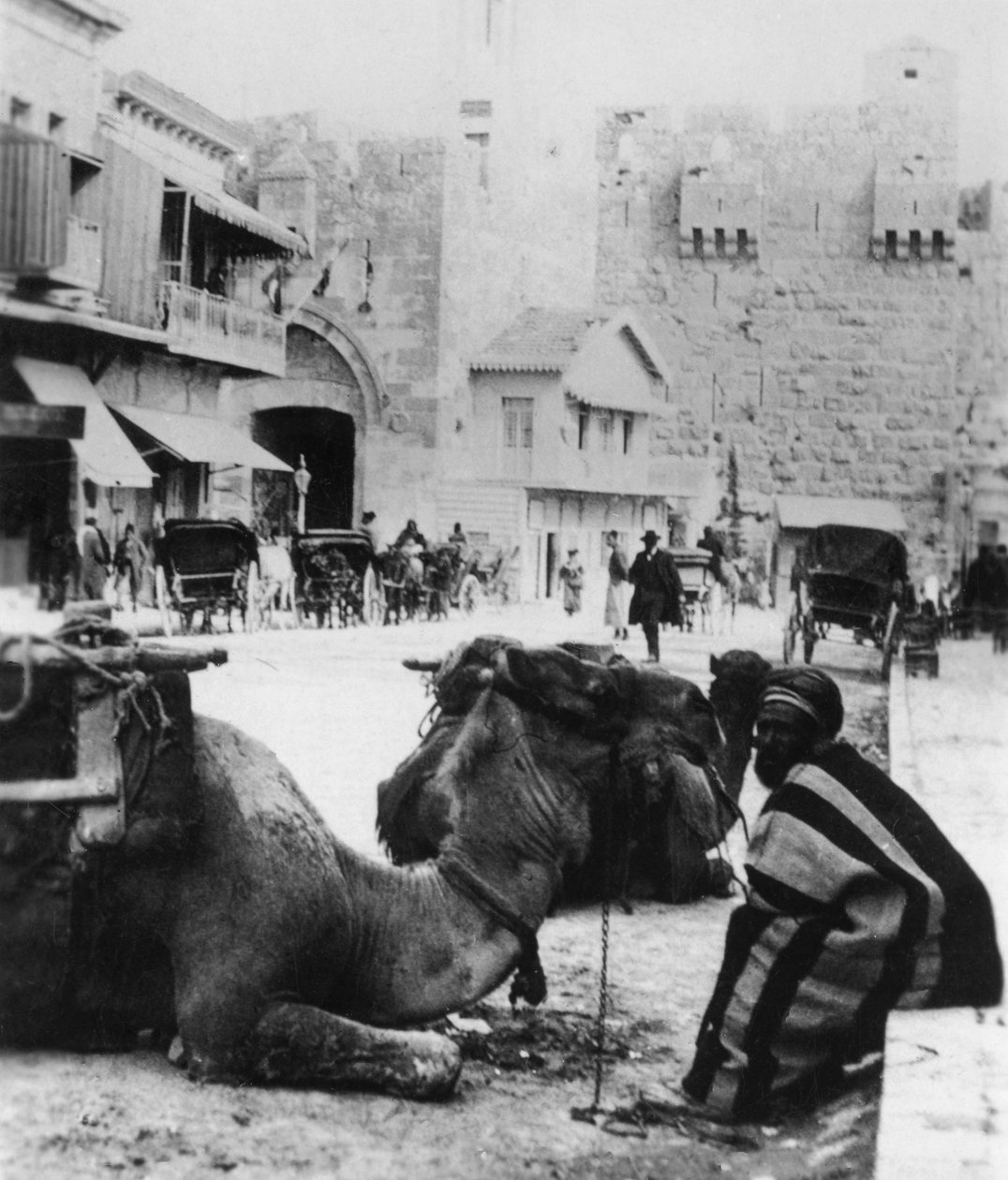 In der Nähe des Jaffa-Tors, Jerusalem, ca. 1927-1931 von Cavanders Ltd