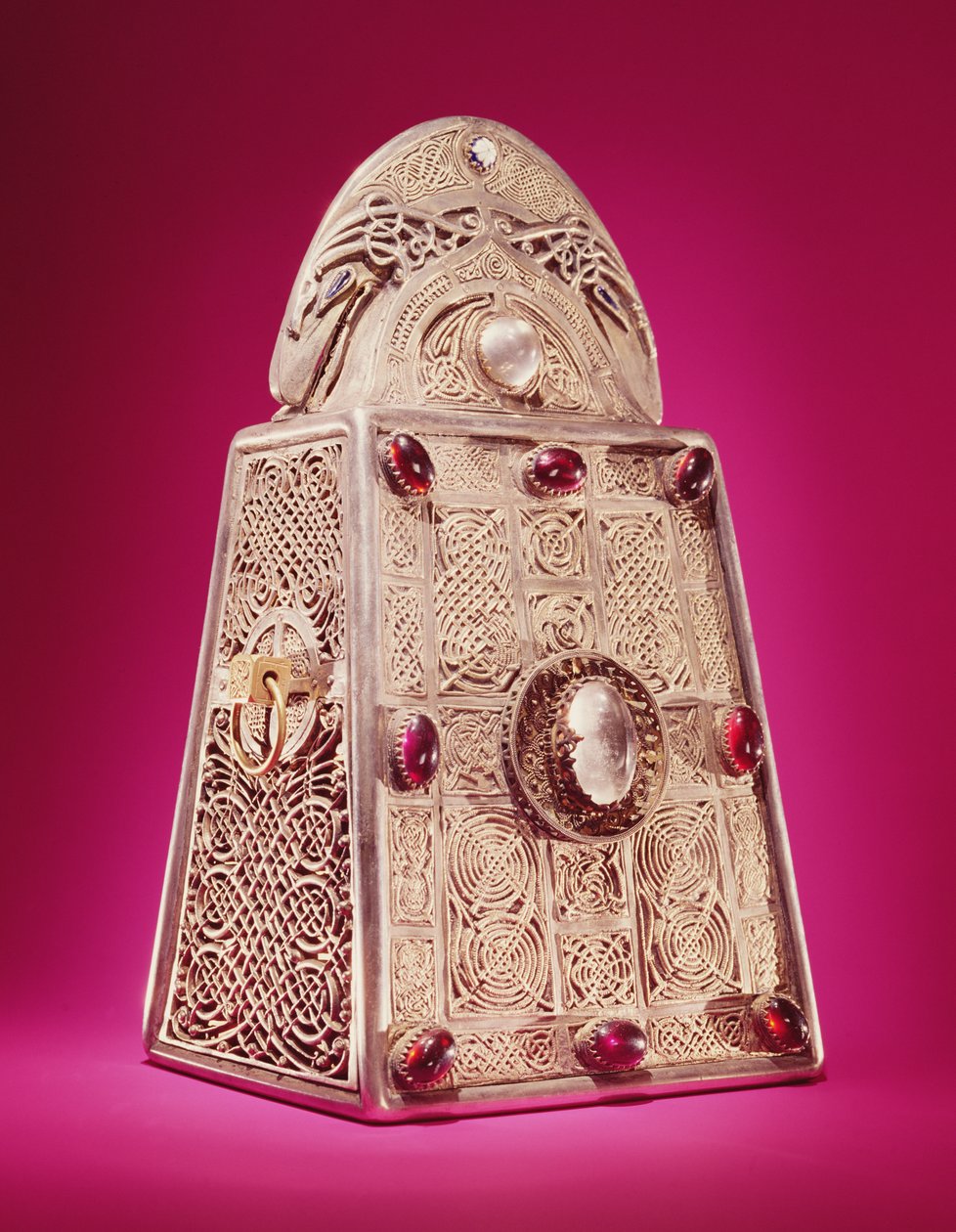 Das Heiligtum der Glocke des heiligen Patrick, aus Armagh, Irland, ca. 1100 von Celtic