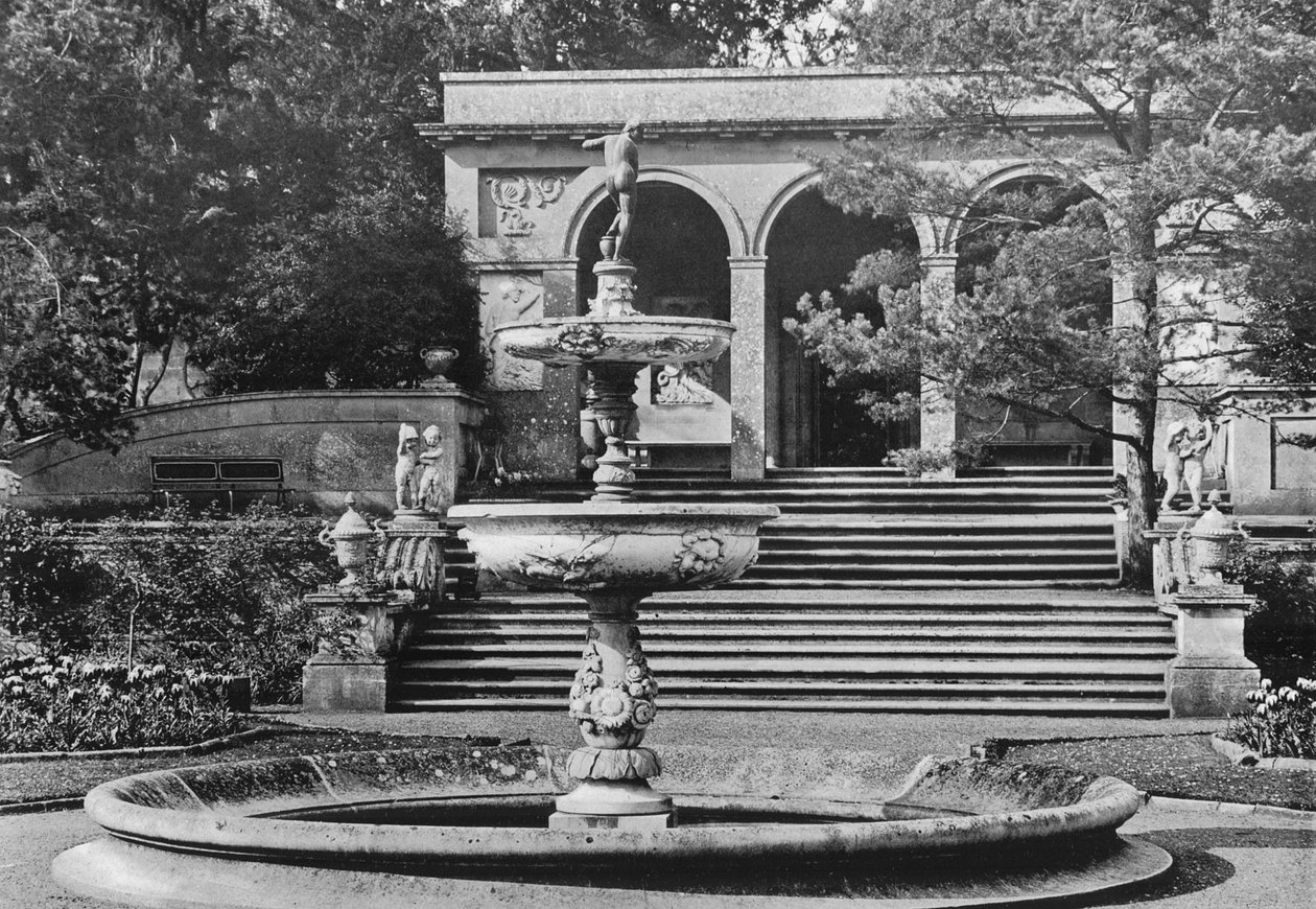 Die Loggia und der Brunnen von Charles Latham