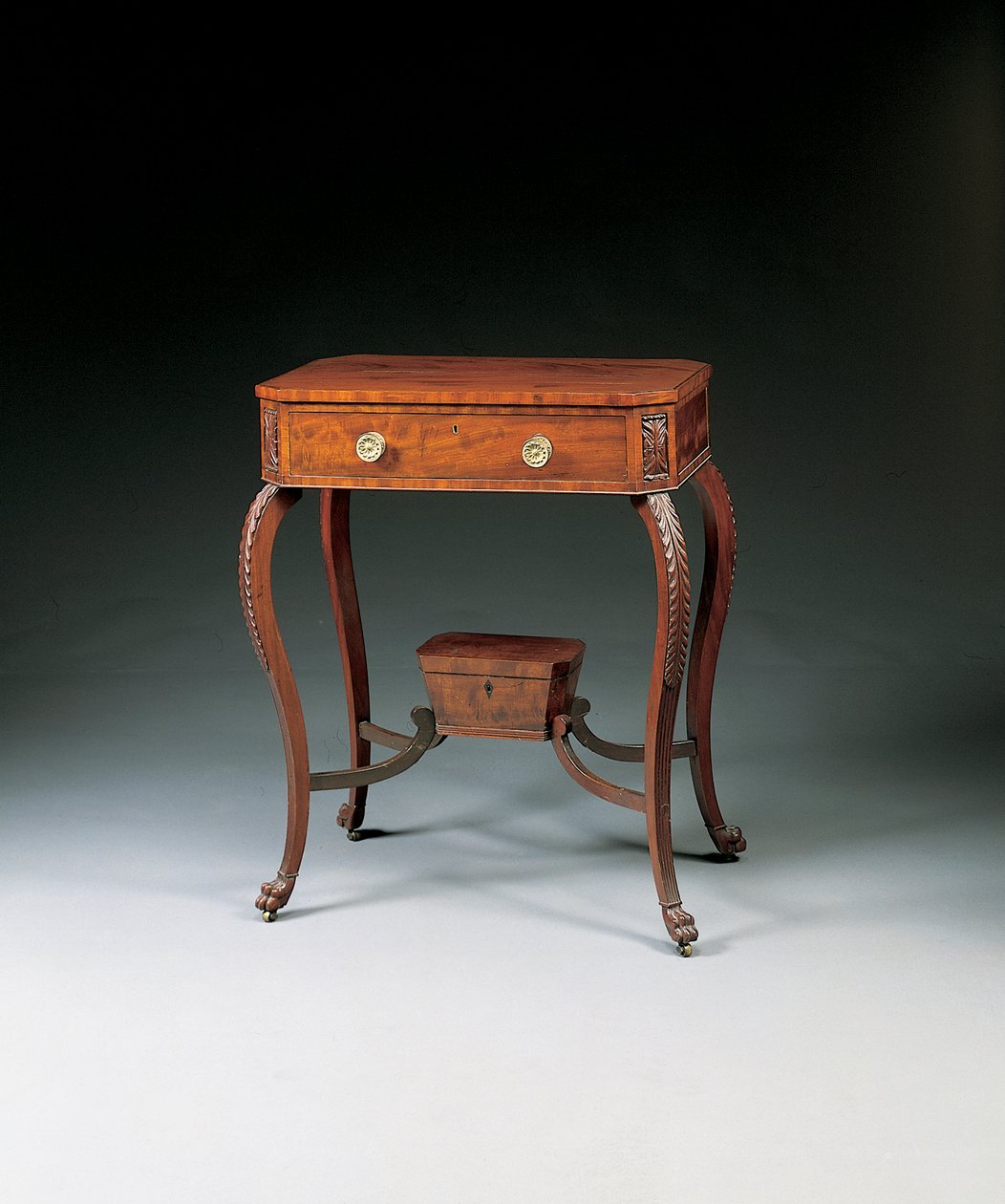 Ein klassischer geschnitzter Arbeitstisch, 1810-20 von Duncan Phyfe