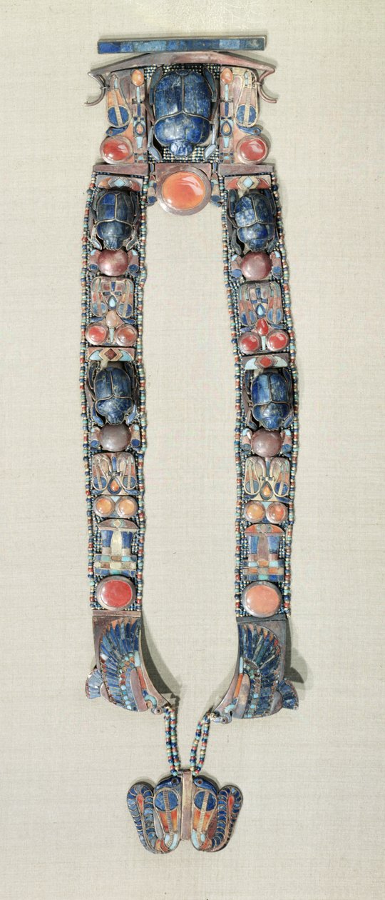 Das königliche Anhänger in Form eines Bootes zeigt das Symbol der Wiederauferstehung der Götter, aus dem Grab des Tutanchamun um 1370-52 v. Chr. Neues Reich Gold & Halbedelsteine von Egyptian 18th Dynasty