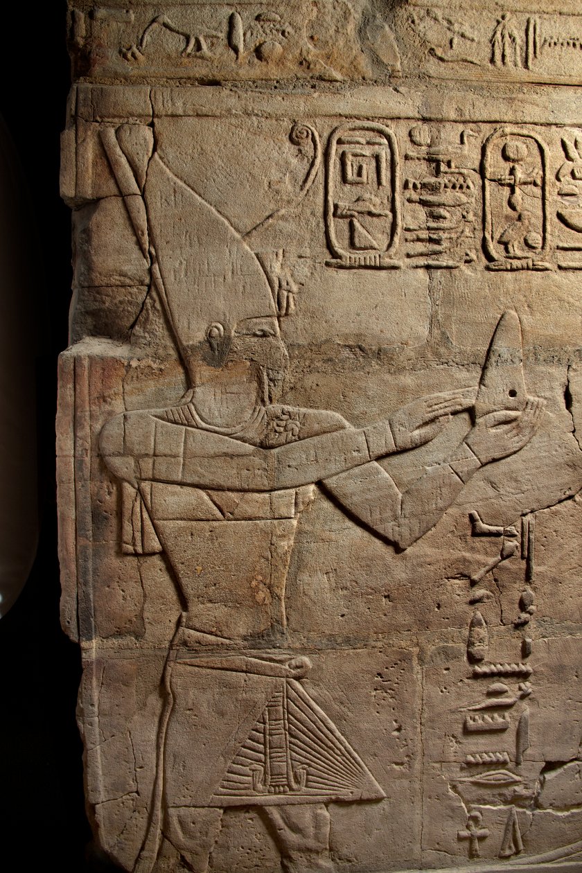 Relief auf einem Schrein, errichtet von Pharao Taharqa im Hof des Amun-Tempels, erbaut von ihm in Kawa in Nubien, 25. Dynastie, Spätzeit, 690-64 v. Chr. (Detail) von Egyptian 25th Dynasty