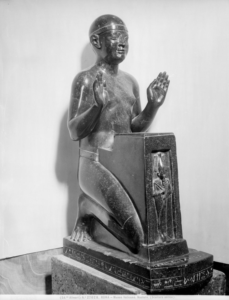 Naophore Statue eines Mannes von Egyptian
