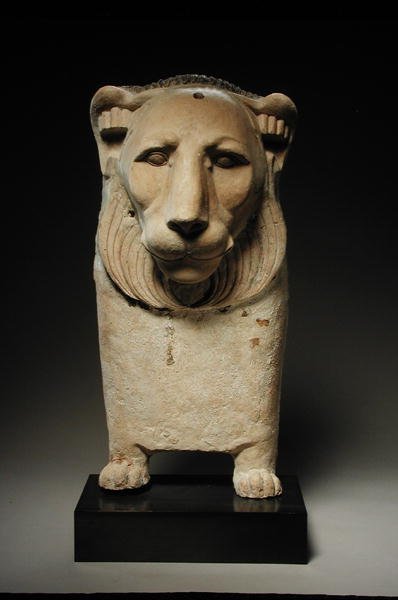 Löwenkissenende von Egyptian Ptolemaic Period