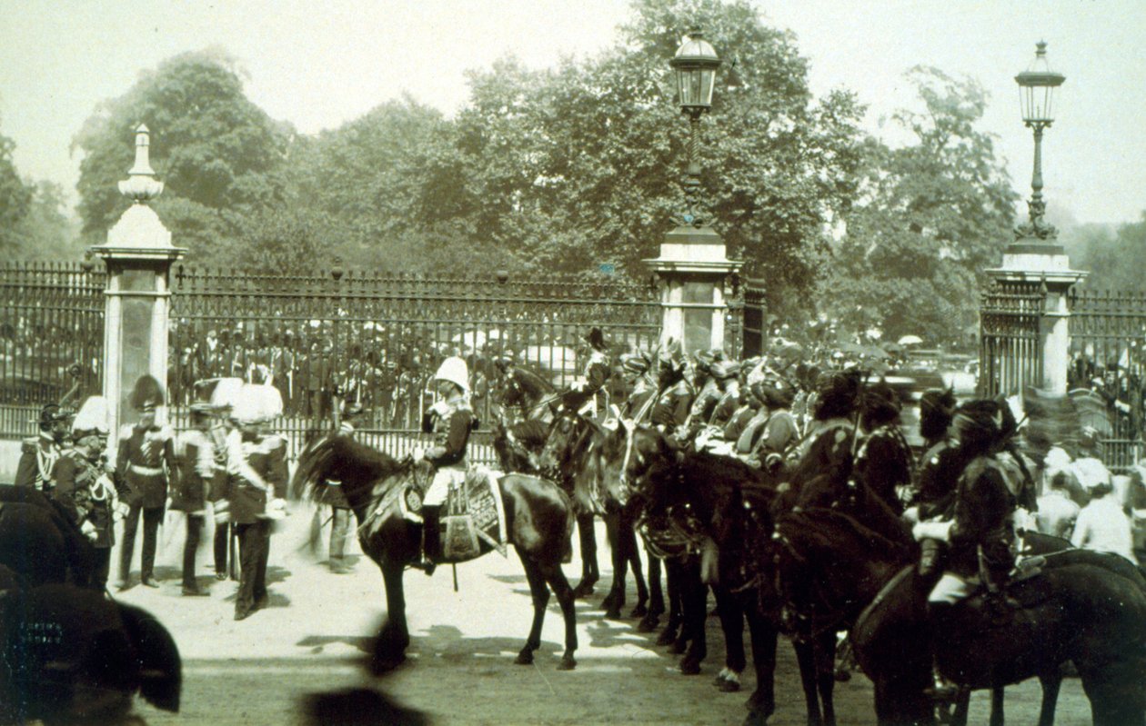 Kavallerie der East India Company beim Goldenen Jubiläum von Königin Victoria, 1887 von English Photographer