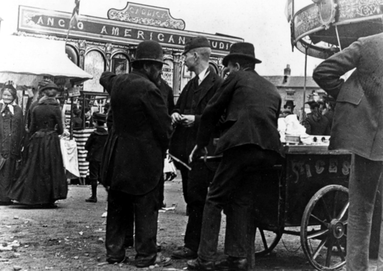 Jahrmarkt auf der Market Street, Kidderminster, 1900 von English Photographer