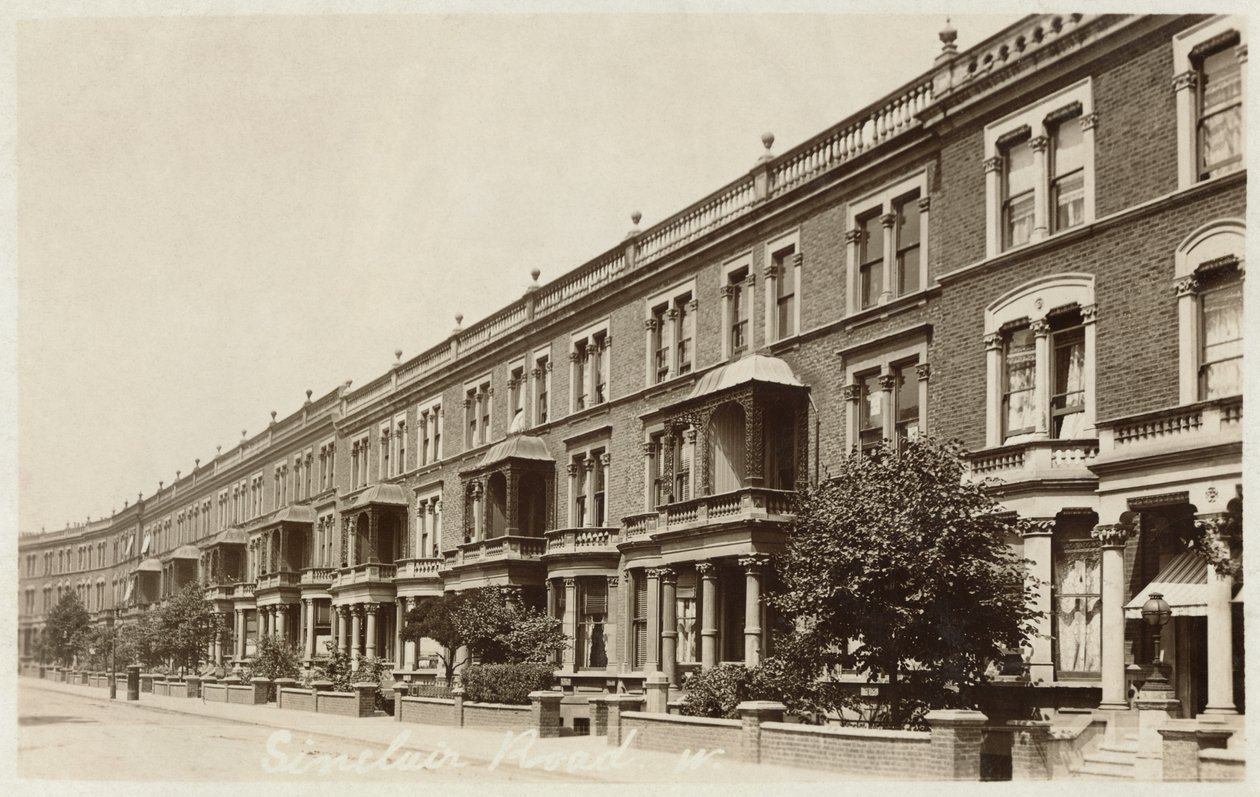 Postkarte, die die Sinclair Road in West London darstellt von English Photographer