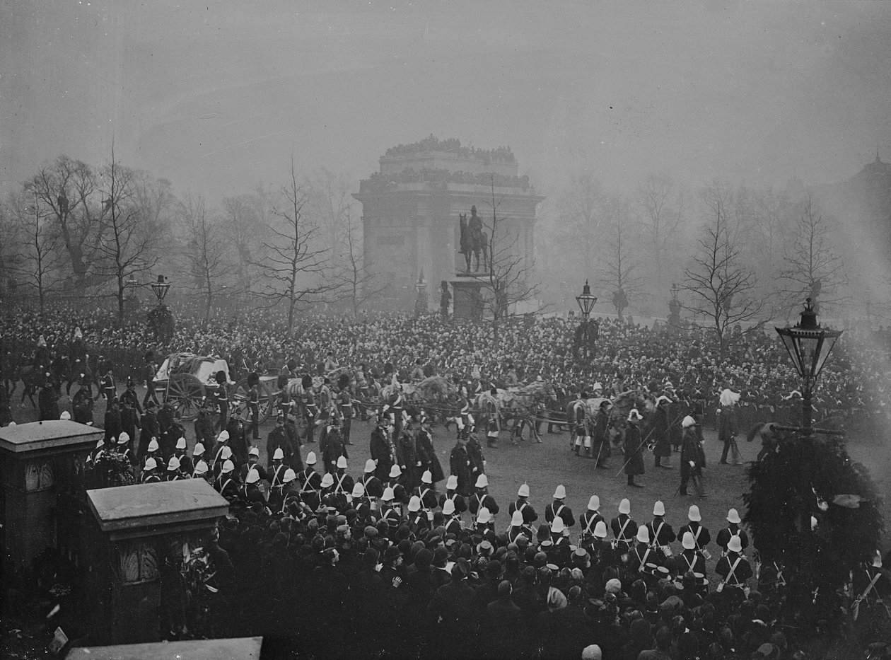 Königin Victorias Trauerzug passiert den Wellington Arch, 2. Februar 1901 von English Photographer