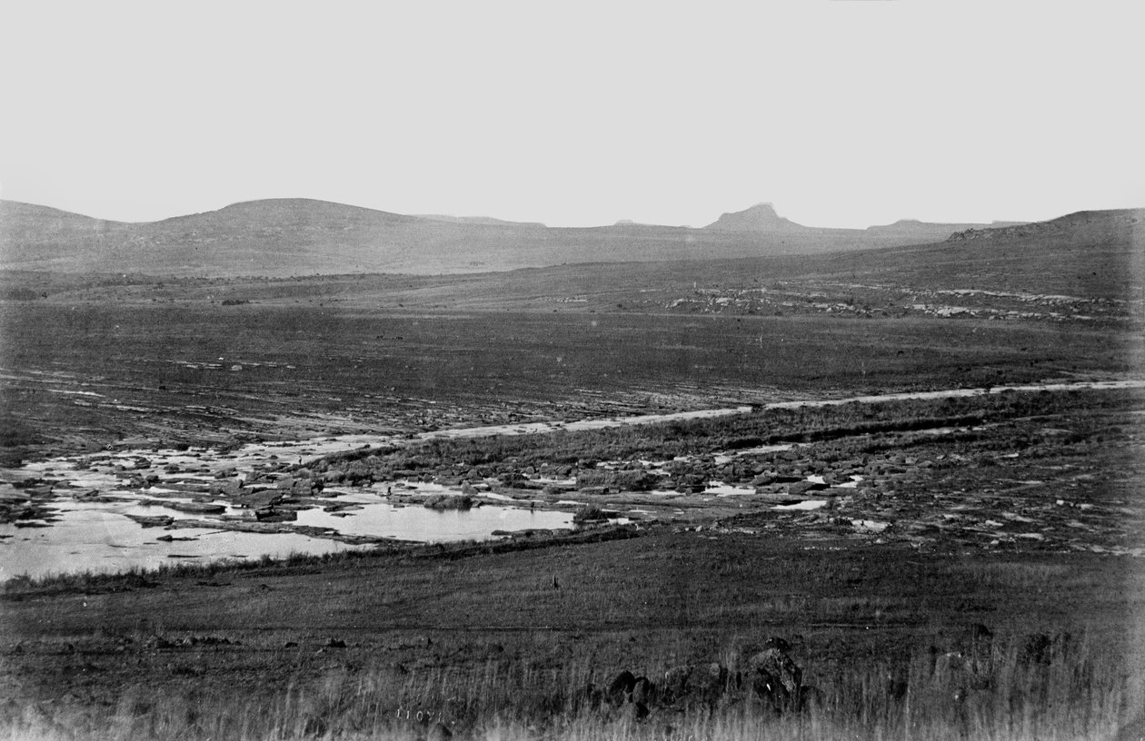 Rorkes Drift mit Isandlwana in der Ferne, 1879 von English Photographer