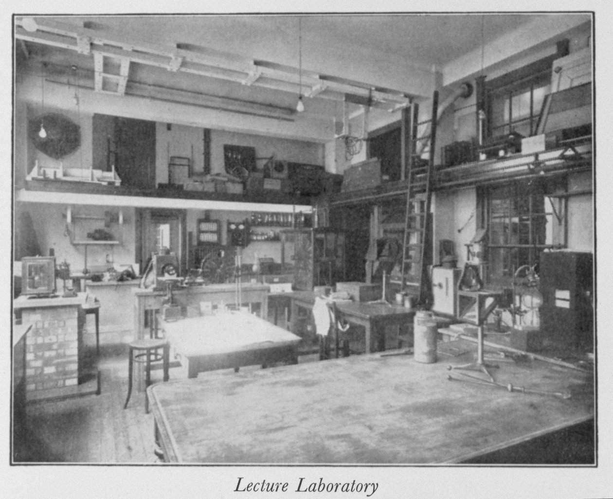 Vorlesungslabor im ersten Stock der Royal Institution, 1930er Jahre von English Photographer