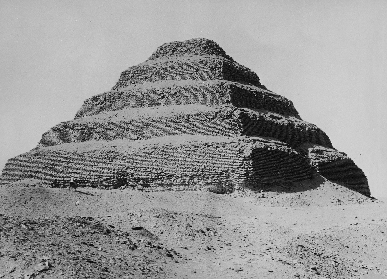 Die Pyramide von Sakkara, ca. 1904-05 von English Photographer