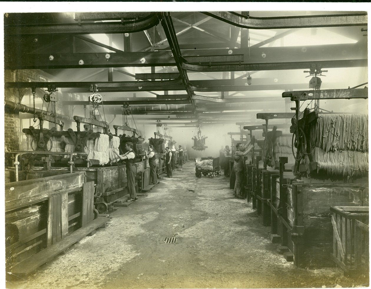 Das alte Färbehaus, Teppichfabrik, 1923 von English Photographer