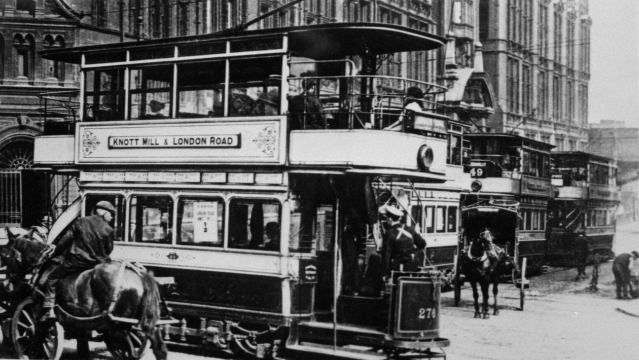 Straßenbahnen in Manchester, um 1900 von English Photographer
