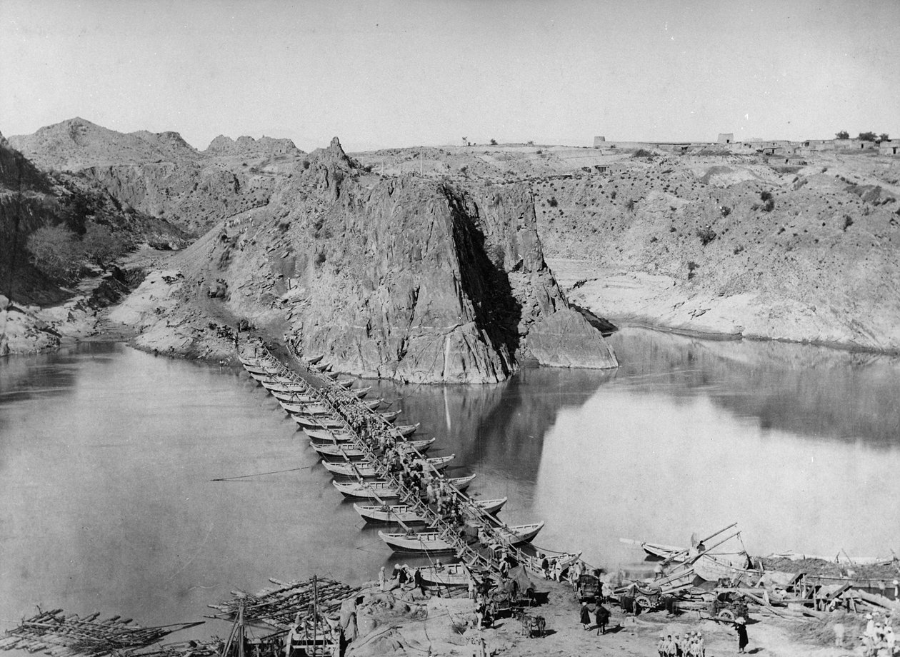 Blick auf die Kuram-Säule von der Rawalpindi-Seite des Flusses von English Photographer