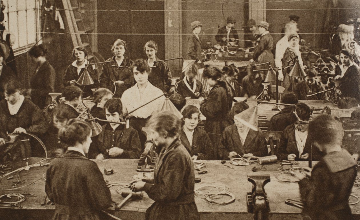 Arbeiterinnen im R.N. Luftdienst, 1914-19 von English Photographer