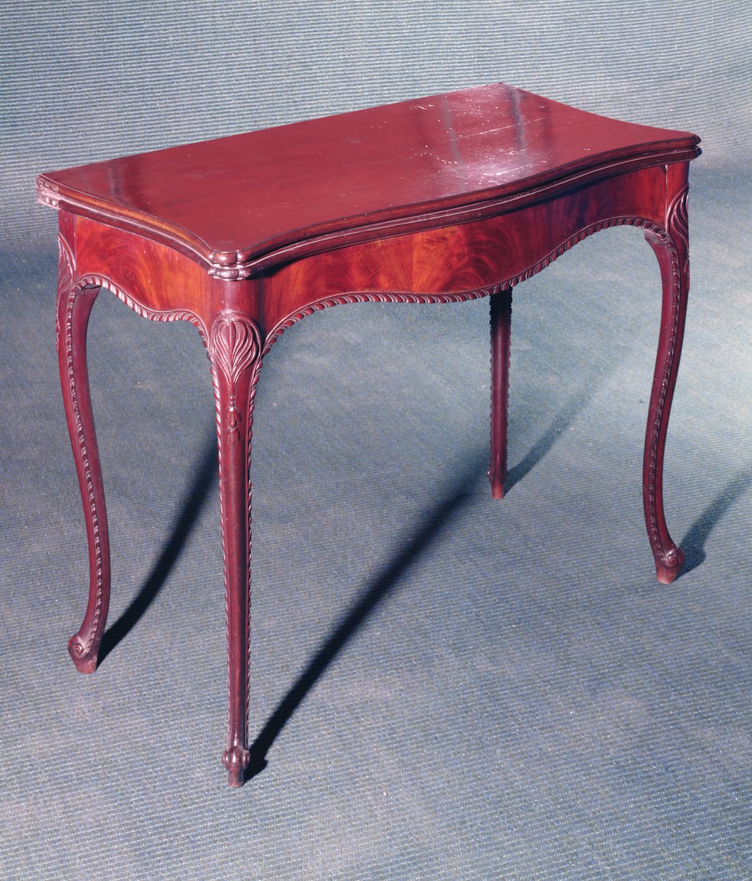 Geschnitzter Kartentisch, ca. 1770 von English School