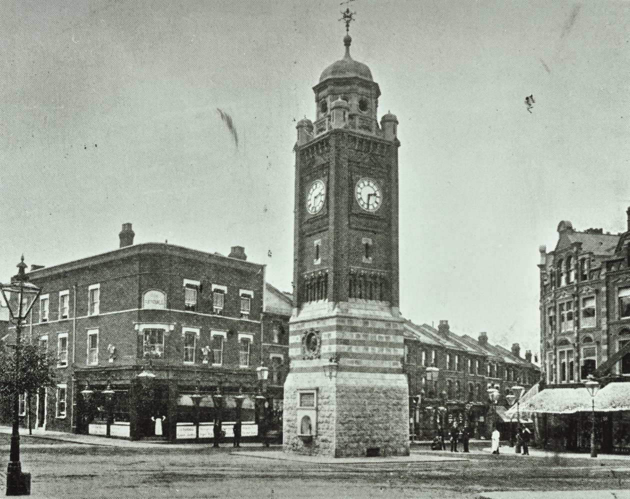 Uhrturm, The Broadway, Crouch End, 1890 von English Photographer